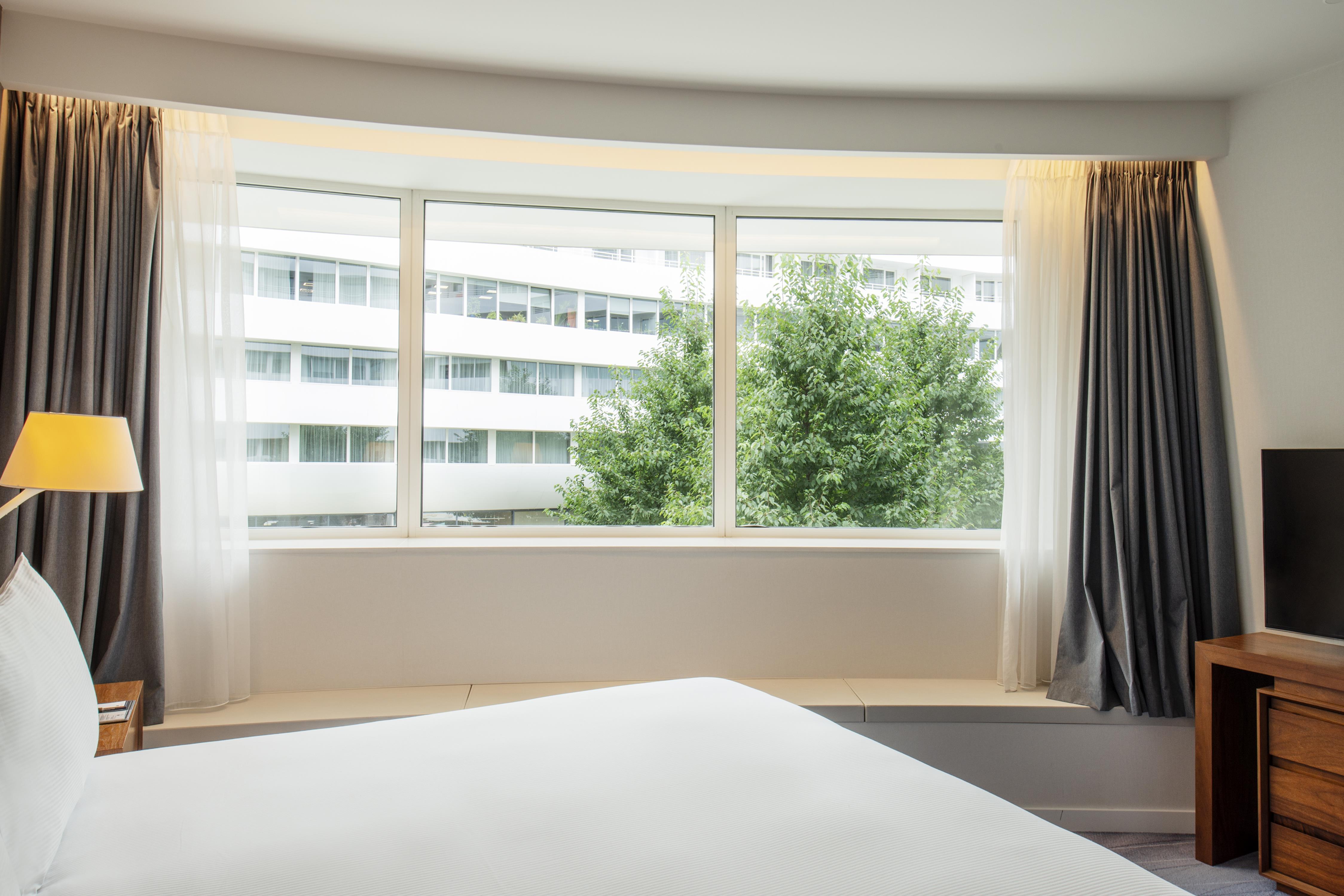 DoubleTree by Hilton Hotel Wroclaw Room Type - KING ONE BEDROOM SUITE