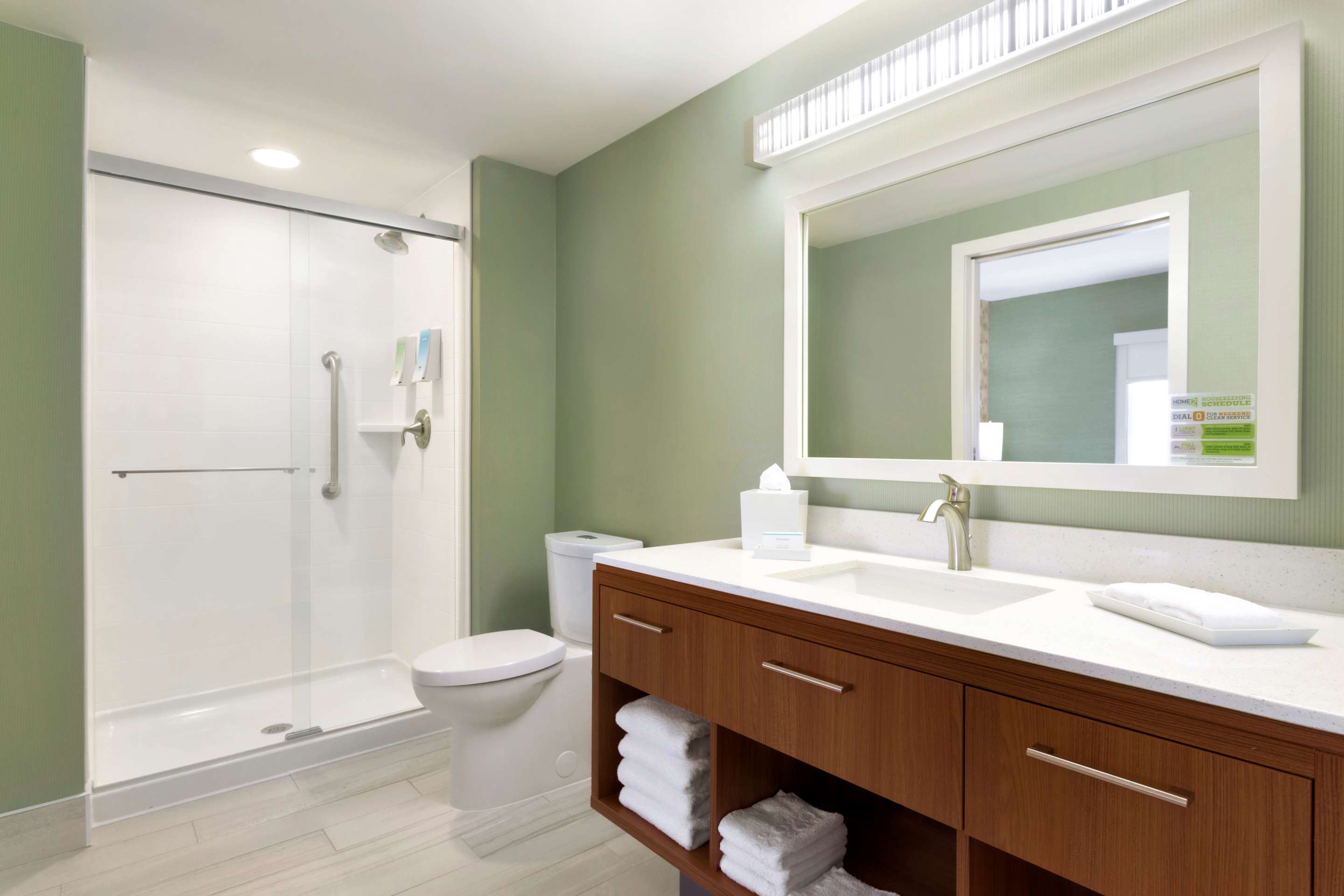 Guest room bath