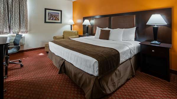  - Best Western Plus Windsor Inn Lubbock - I-27, Exit 1
