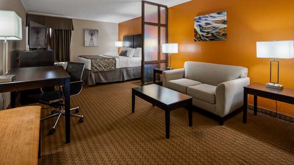 Suite - Best Western Plus Windsor Inn Lubbock - I-27, Exit 1