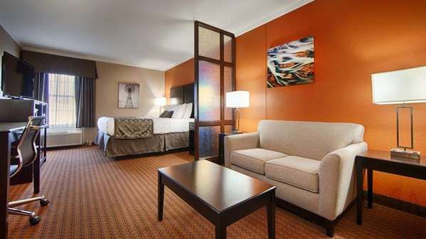 Suite - Best Western Plus Windsor Inn Lubbock - I-27, Exit 1