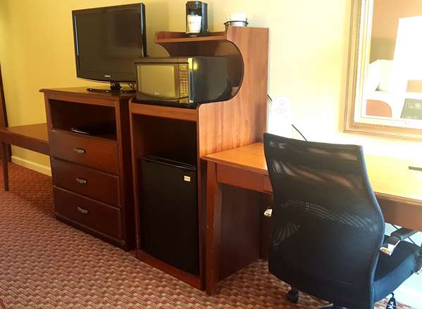  - Best Western Hickory Inn - I-40, Exit 125