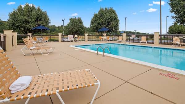 Pool - Best Western Hickory Inn - I-40, Exit 125