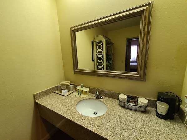  - Best Western Hickory Inn - I-40, Exit 125