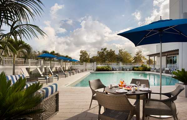 Pool - Homewood Suites by Hilton Dolphin Mall Sweetwater