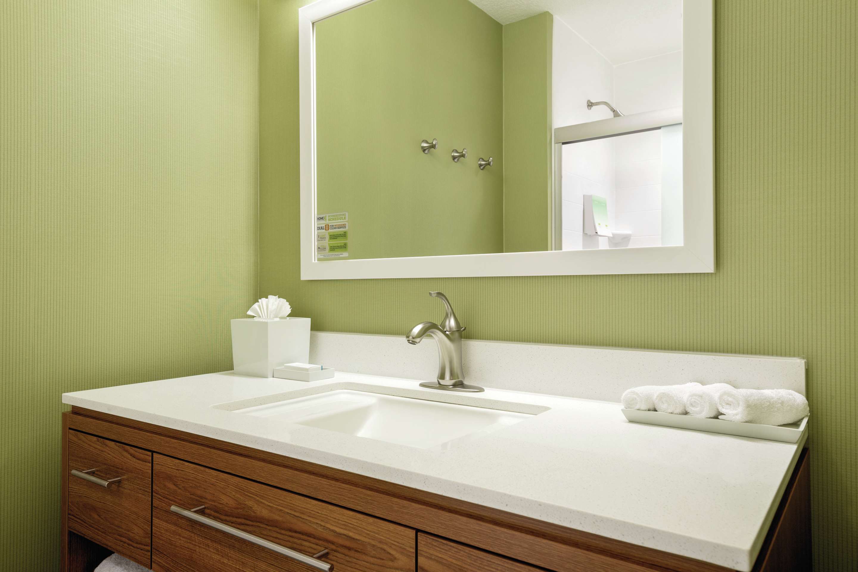 Guest room bath