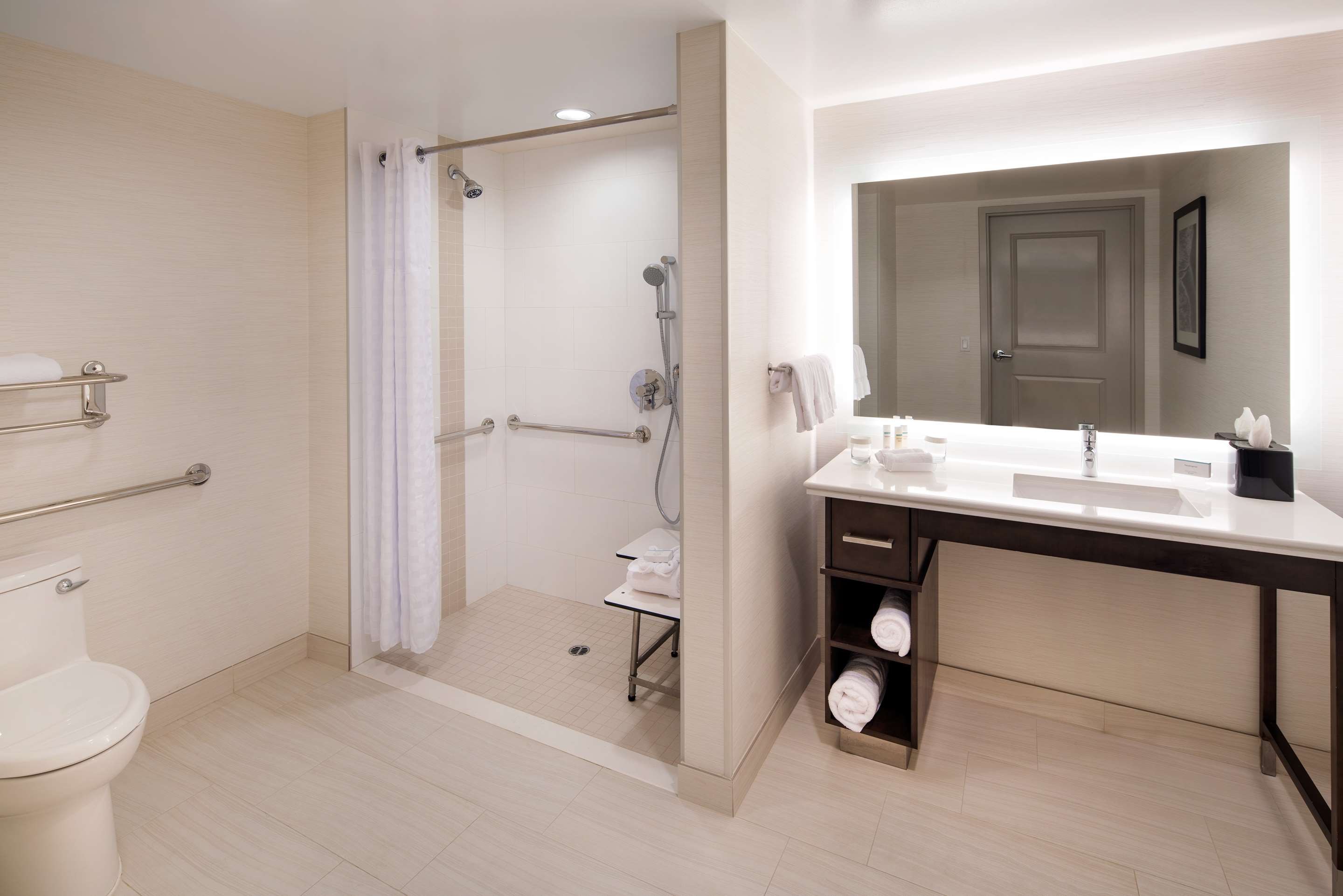 Guest room bath