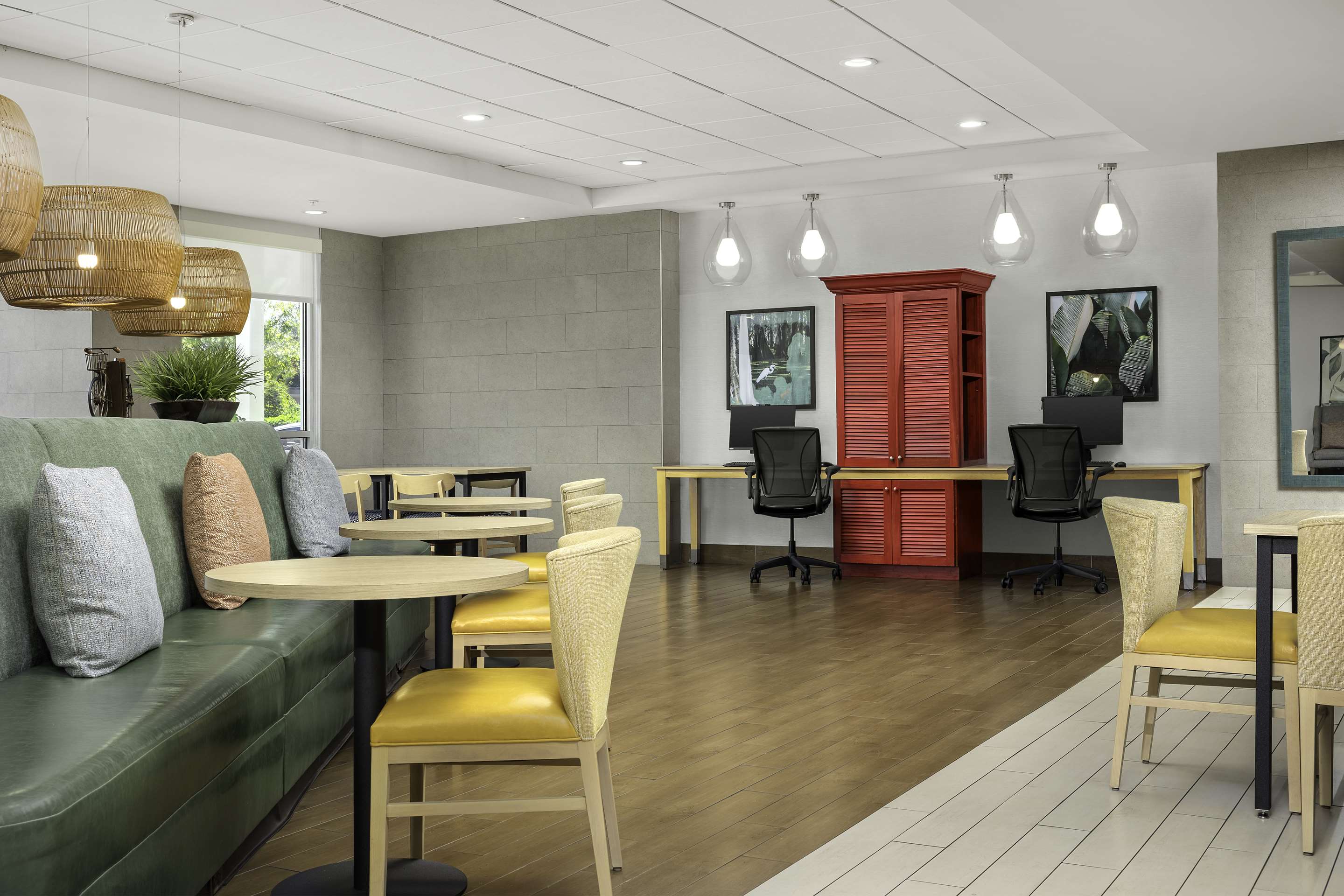 Lobby | Home2 Suites by Hilton Tallahassee State Capitol