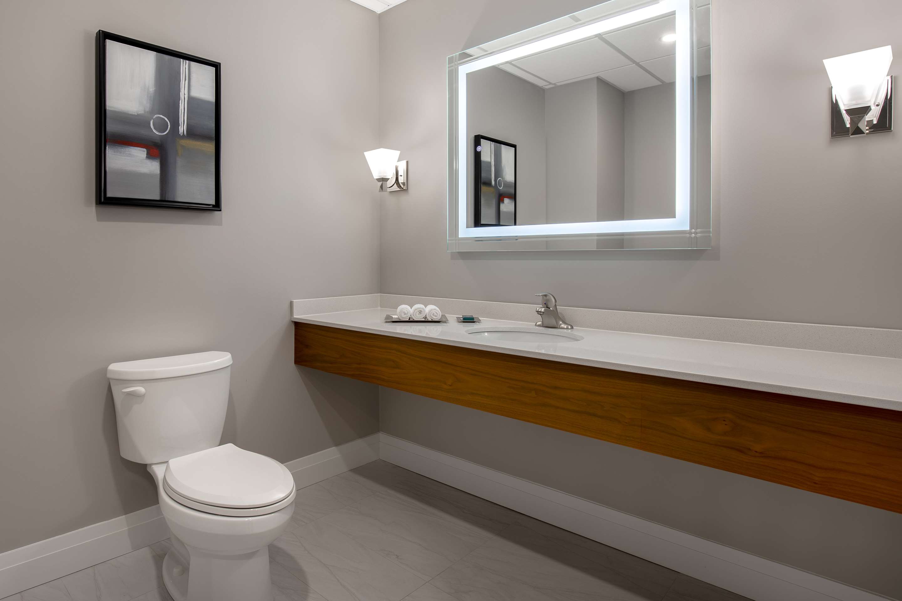 Guest room bath