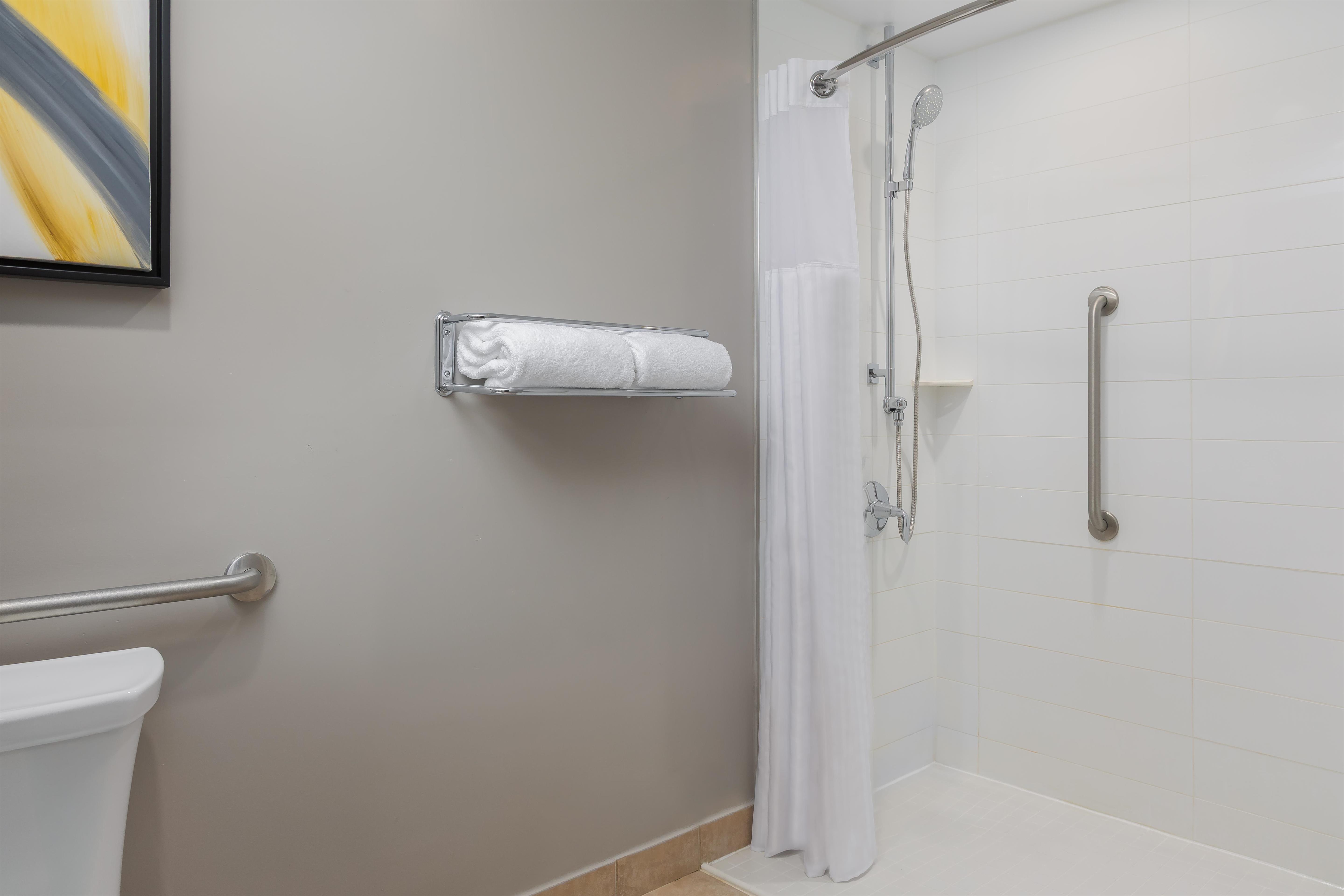 DoubleTree by Hilton Hotel London Ontario Room Type - 1 DBL ACC BATHTUB NO SMOK