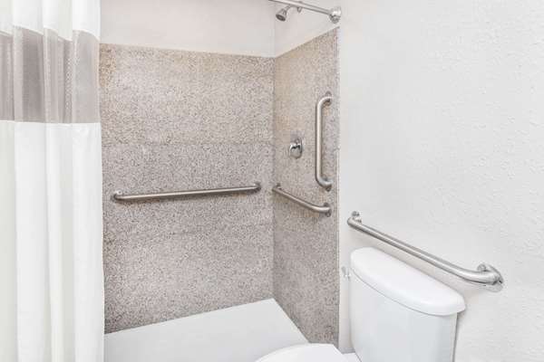  - Baymont Inn & Suites Delavan