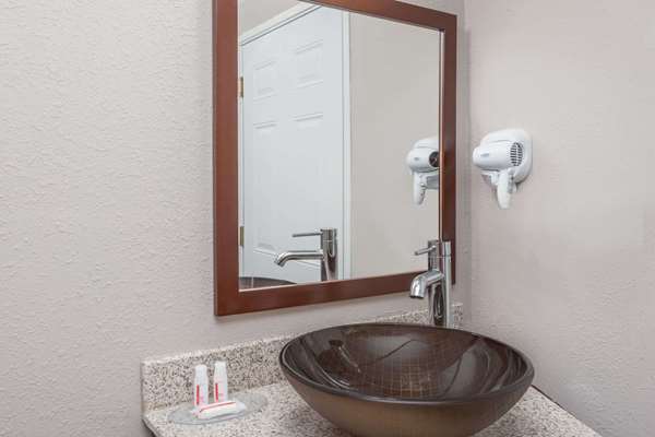  - Baymont Inn & Suites Delavan