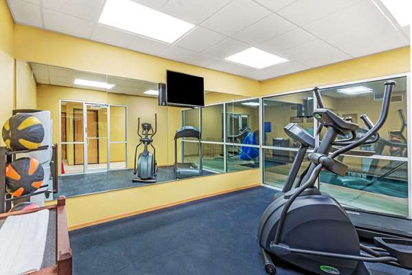 Fitness/ Exercise Room - Days Inn & Suites El Dorado