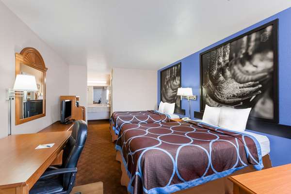  - Super 8 Motel Cleburne