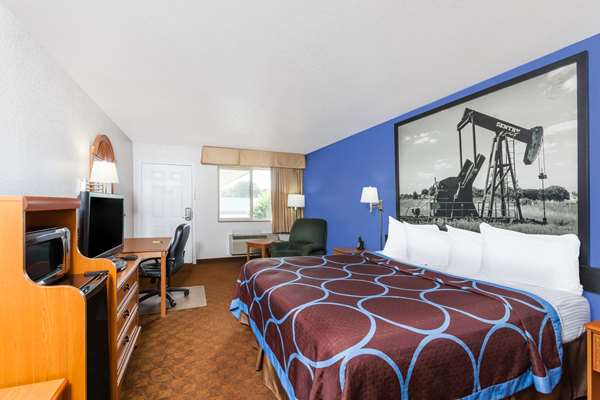Suite - Super 8 Motel Cleburne