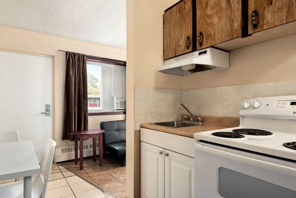 Suite - Thriftlodge Edmonton