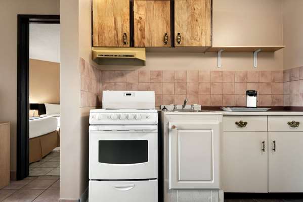 Suite - Thriftlodge Edmonton