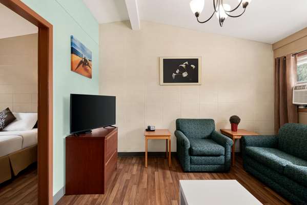 Suite - Thriftlodge Edmonton