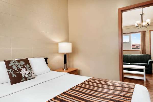 Suite - Thriftlodge Edmonton