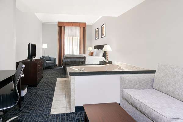 Suite - Wingate by Wyndham Hotel Downtown Athens