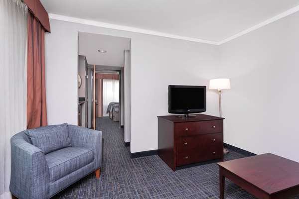Suite - Wingate by Wyndham Hotel Downtown Athens