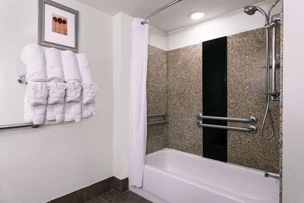  - Wingate by Wyndham Hotel Downtown Athens