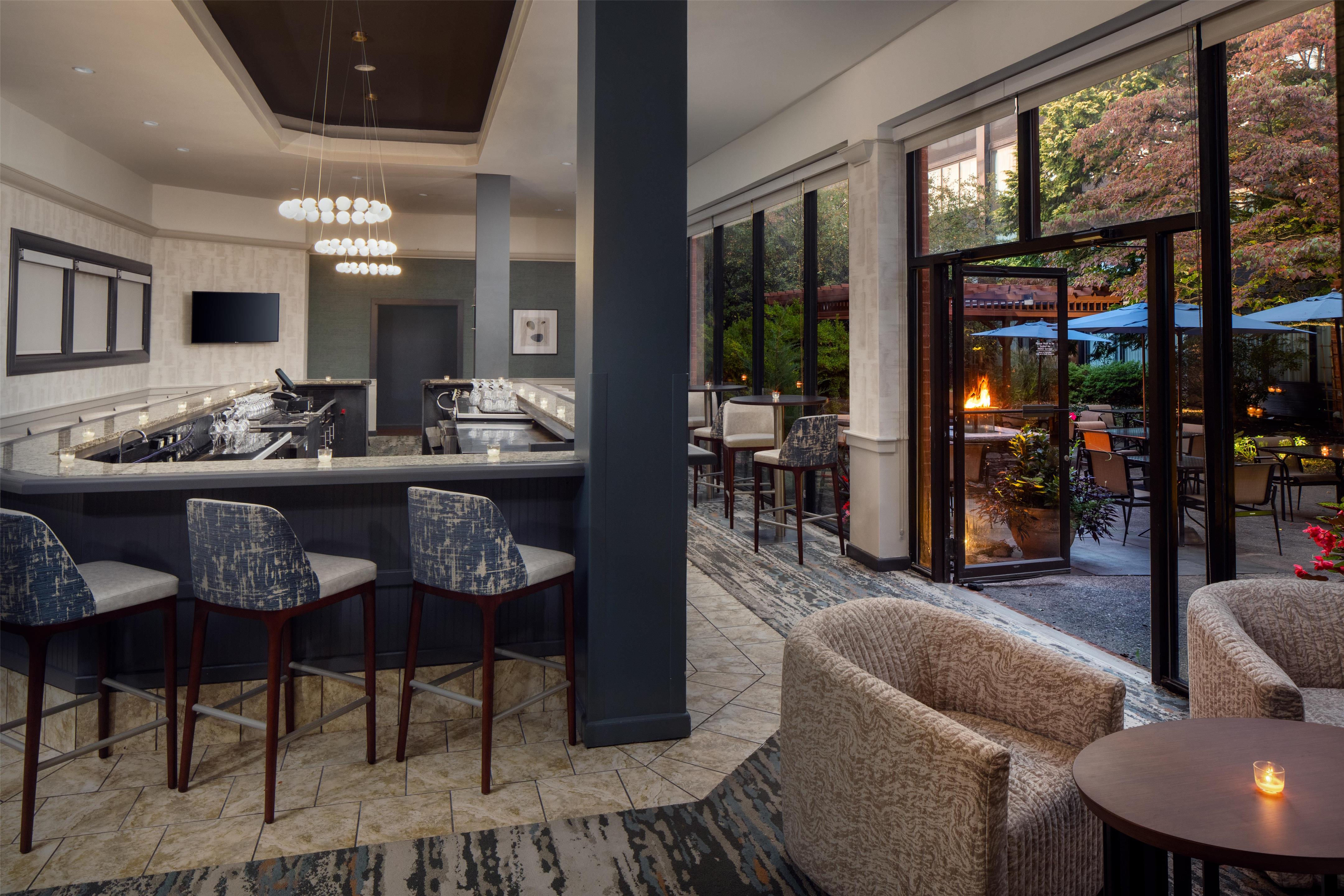 BarLounge | DoubleTree by Hilton Boston - Andover