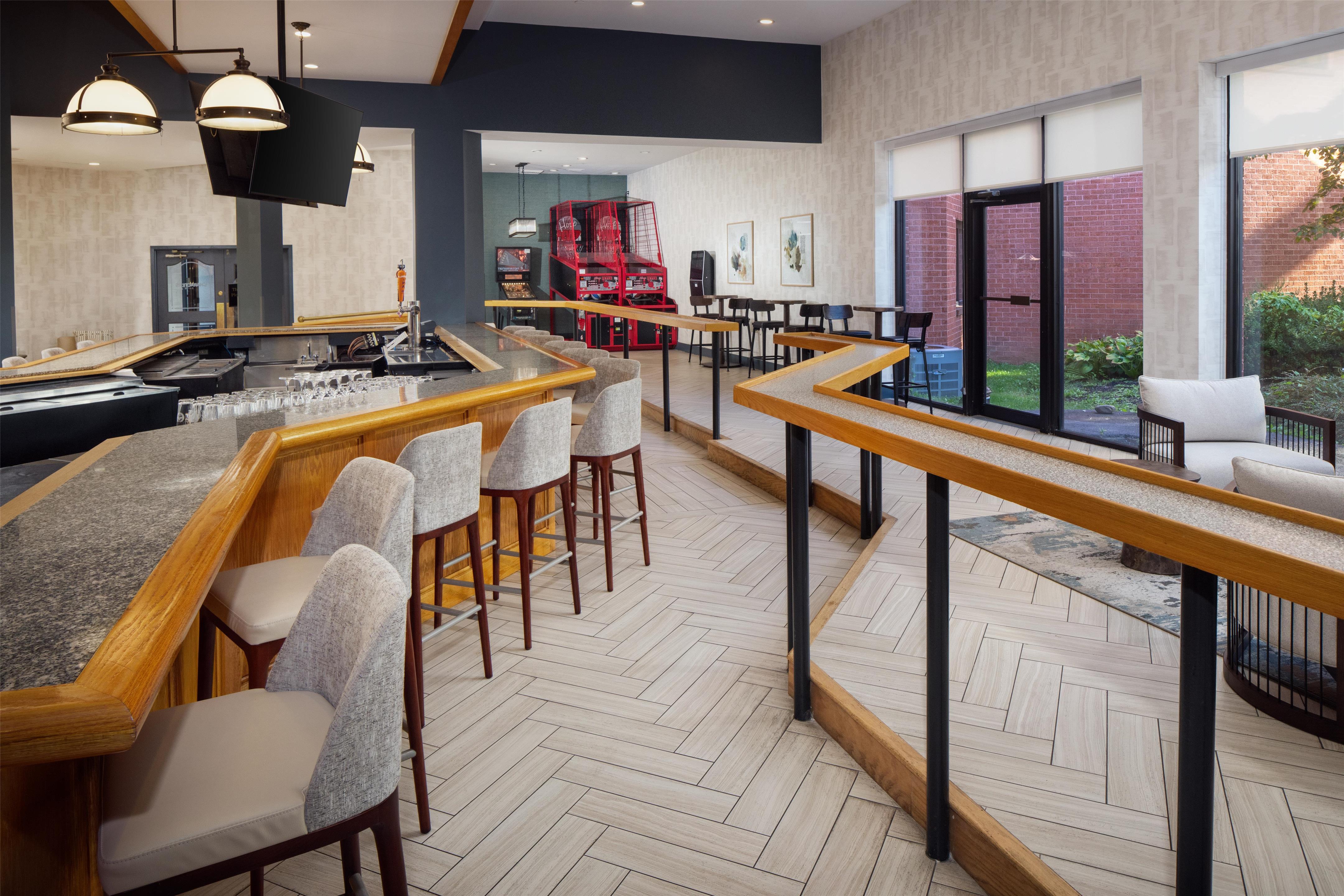 BarLounge | DoubleTree by Hilton Boston - Andover