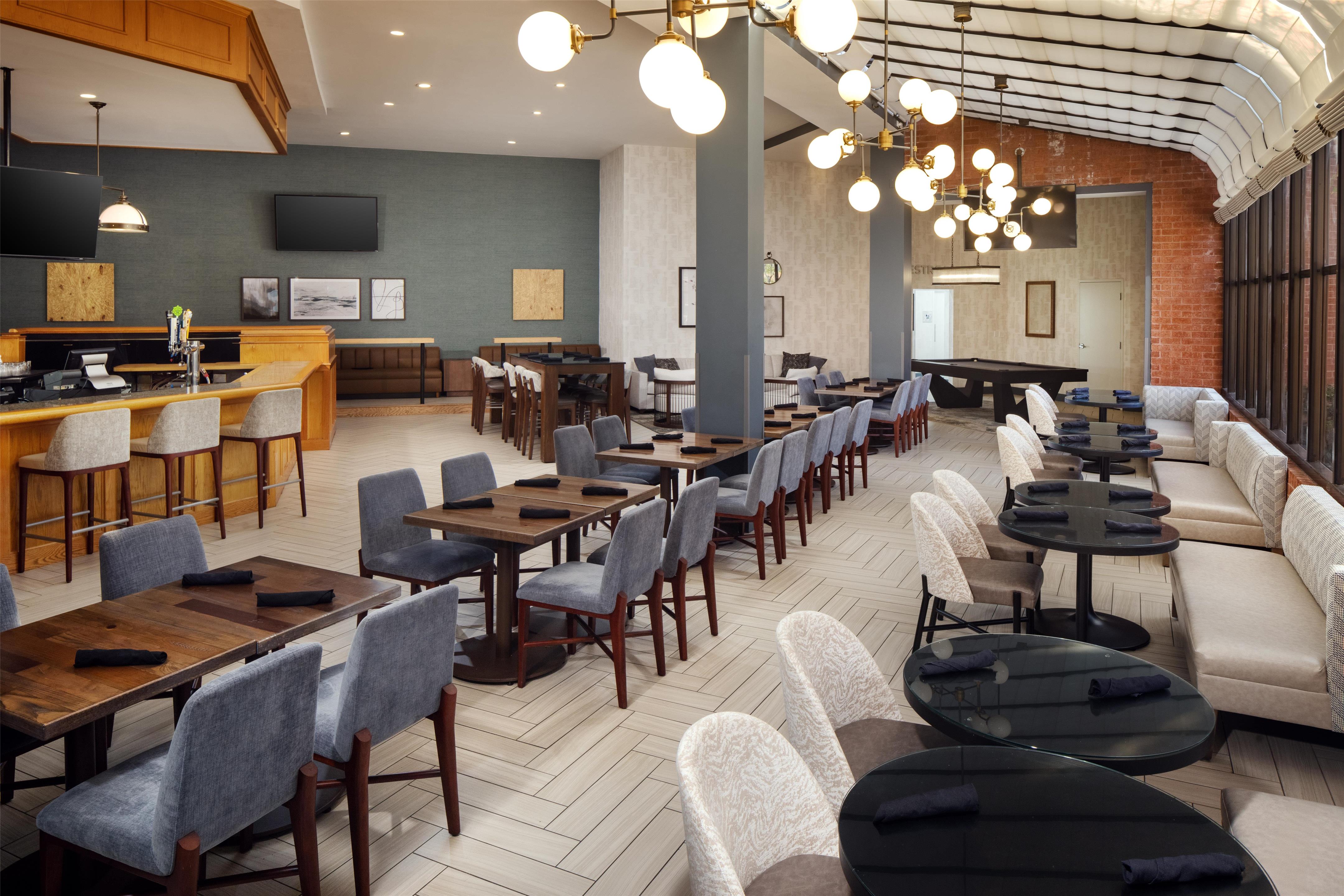 BarLounge | DoubleTree by Hilton Boston - Andover