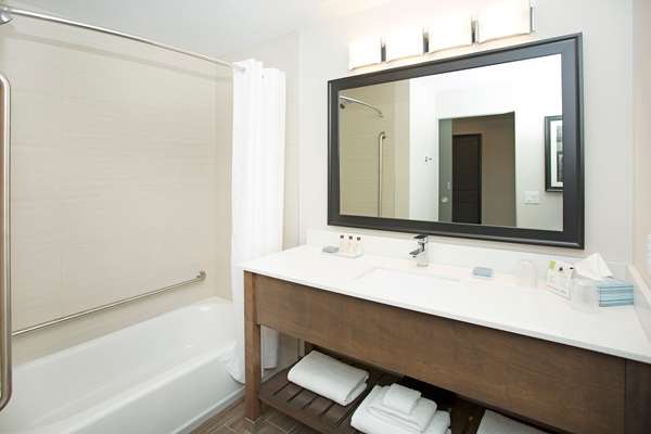  - Wingate by Wyndham Hotel Airport Calgary