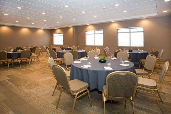  - Wingate by Wyndham Hotel Airport Calgary