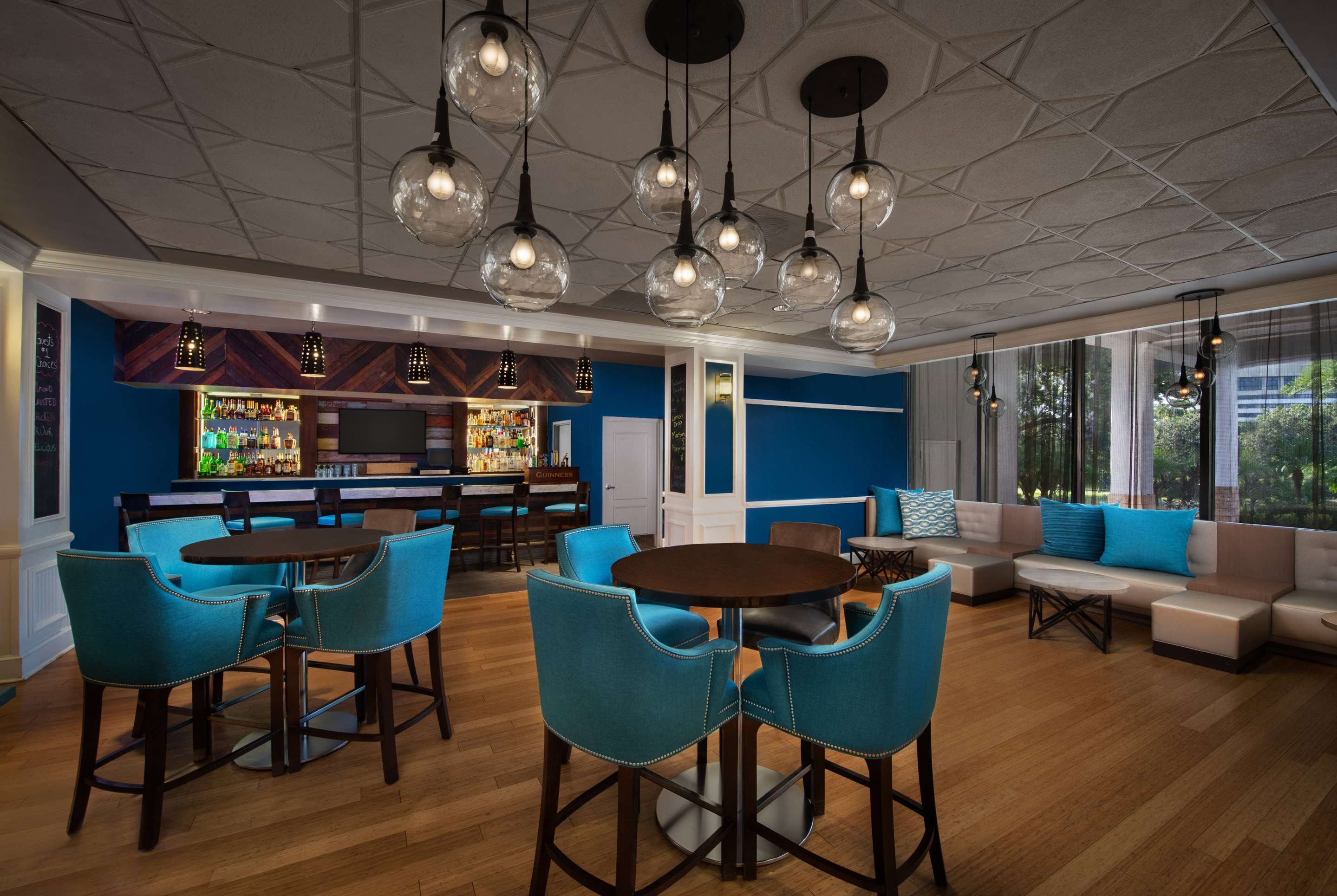 Lobby Lounge | Wyndham Garden Lake Buena Vista Disney Springs® Resort Area