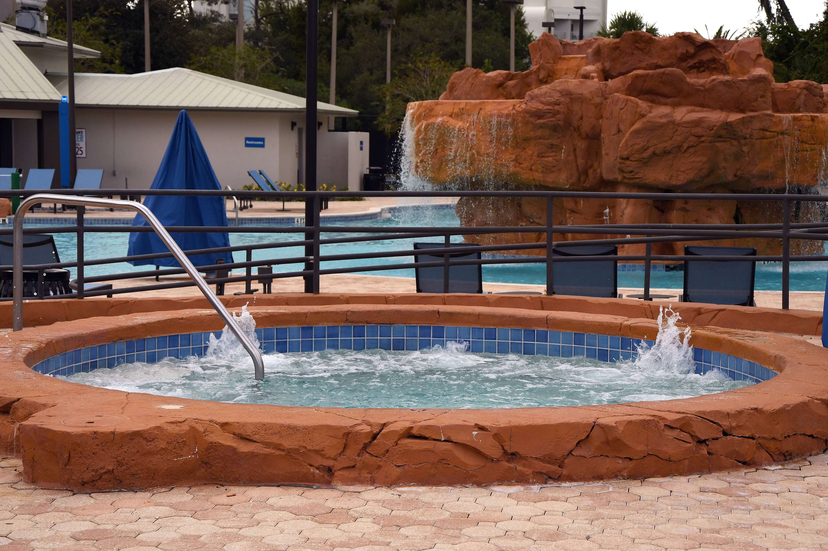 Pool | Wyndham Garden Lake Buena Vista Disney Springs® Resort Area