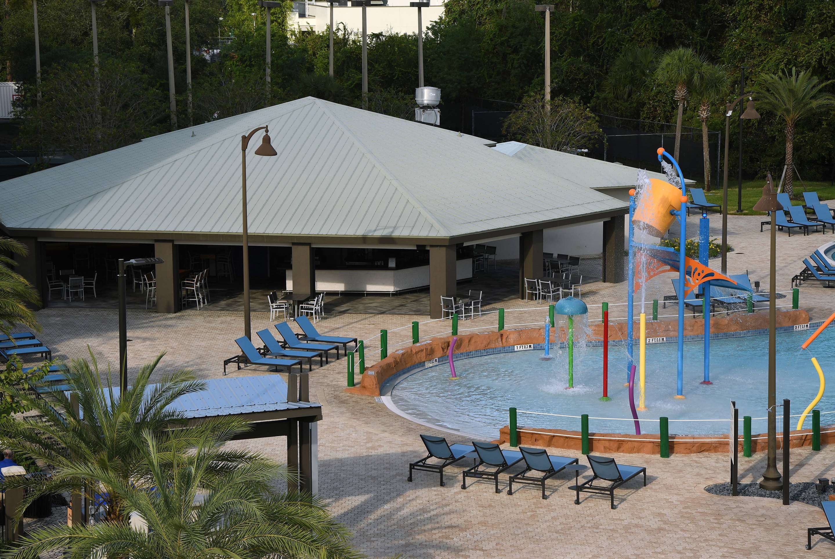 Poolside Restaurant | Wyndham Garden Lake Buena Vista Disney Springs® Resort Area