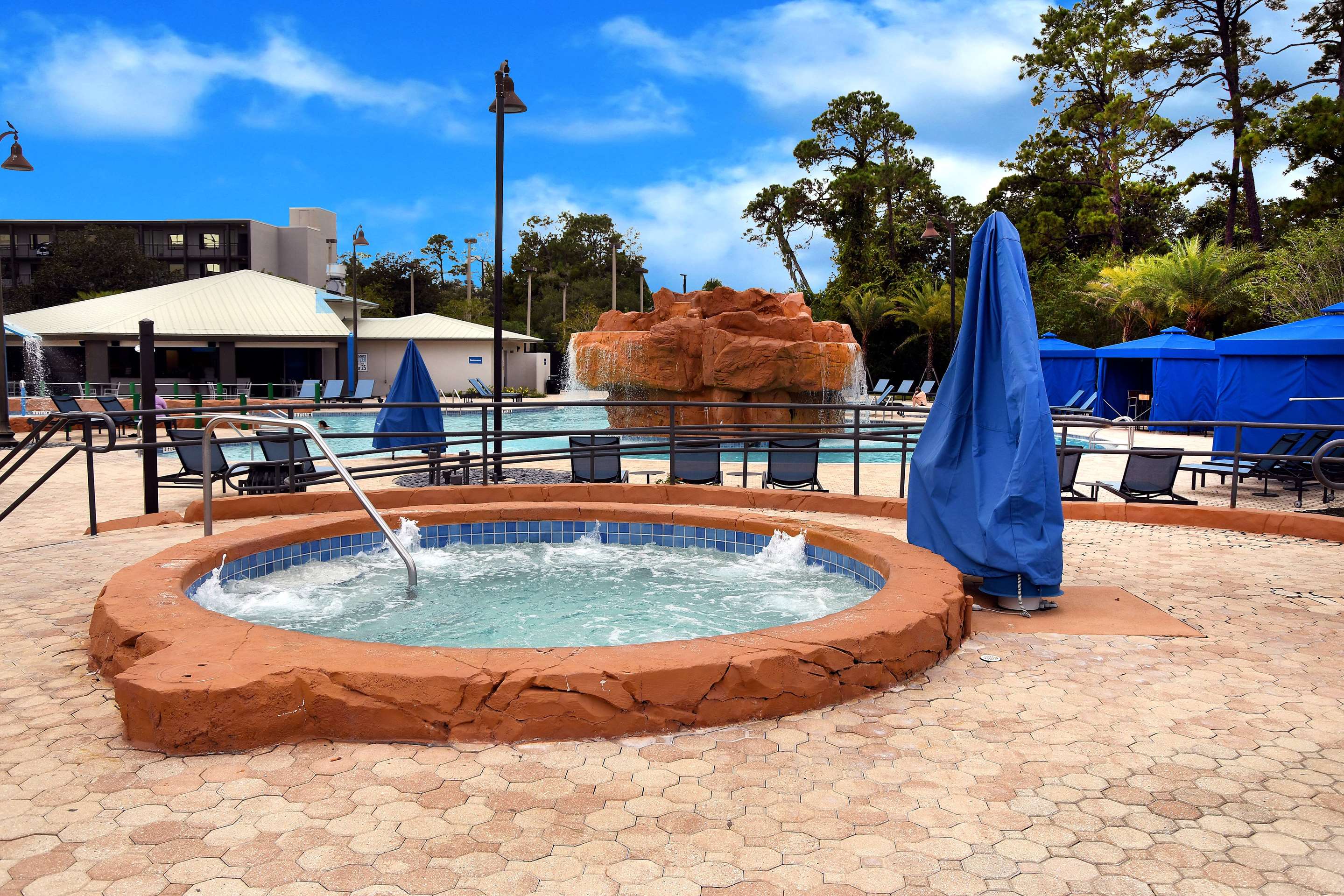Pool | Wyndham Garden Lake Buena Vista Disney Springs® Resort Area
