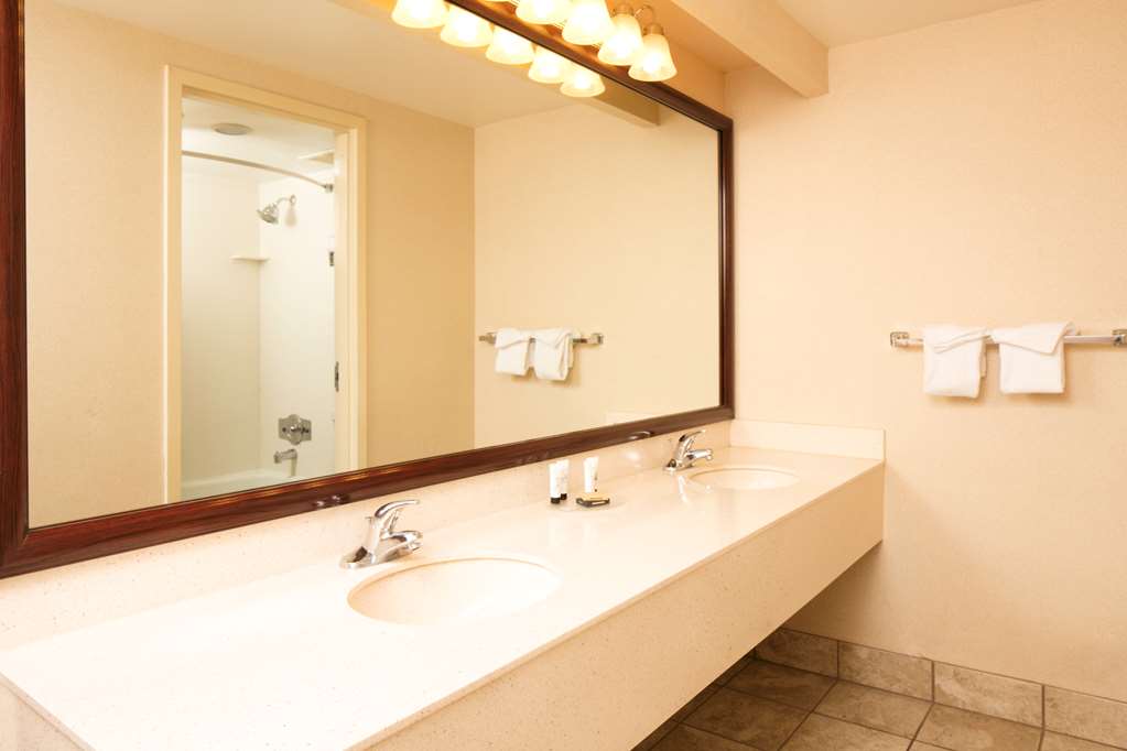RLH CONF CENTER ST GEORGE-guestroom-Guest Room,Bathroom,On-Site.jpg
