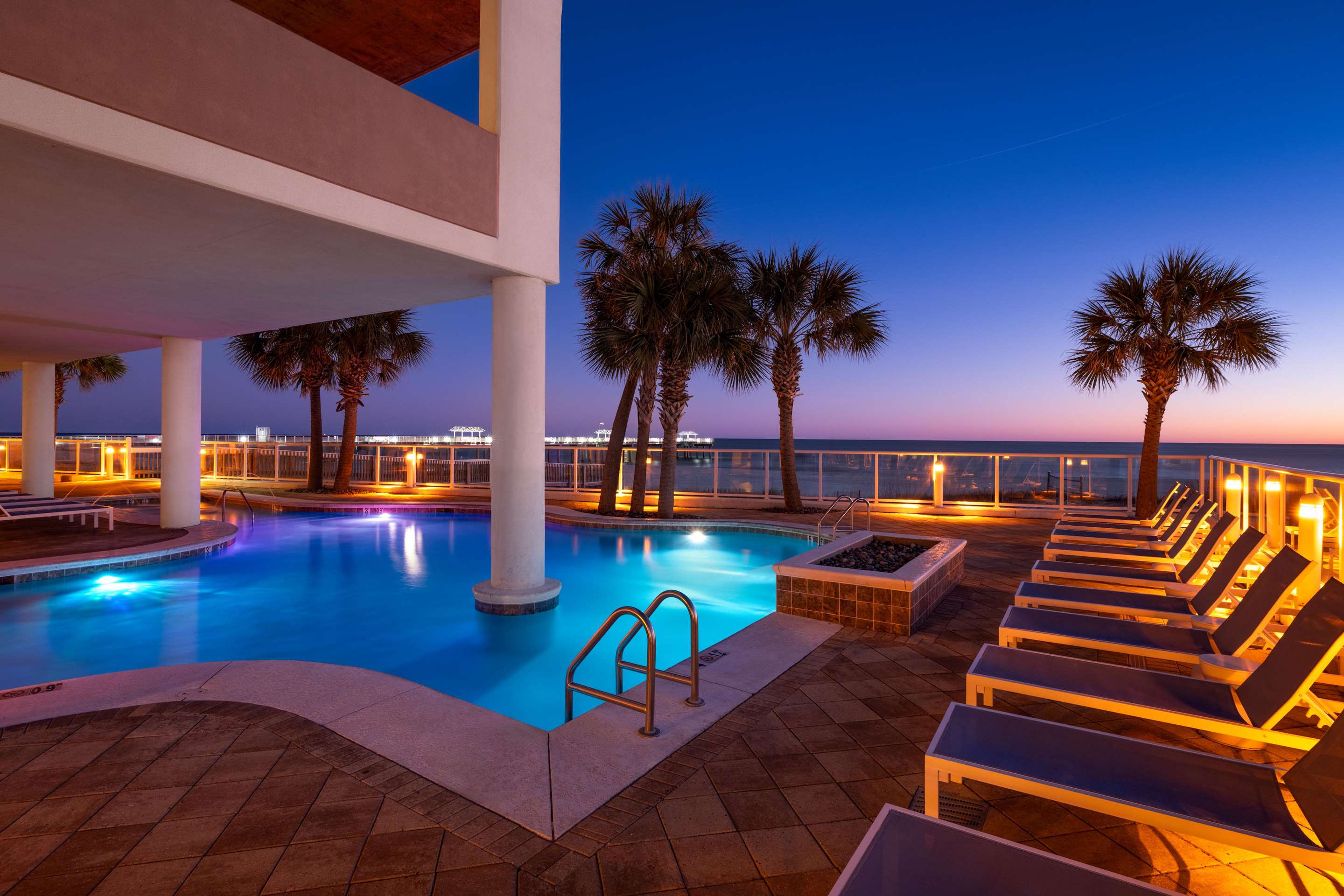 Outdoor Pool - Sunset | Best Western Premier The Tides