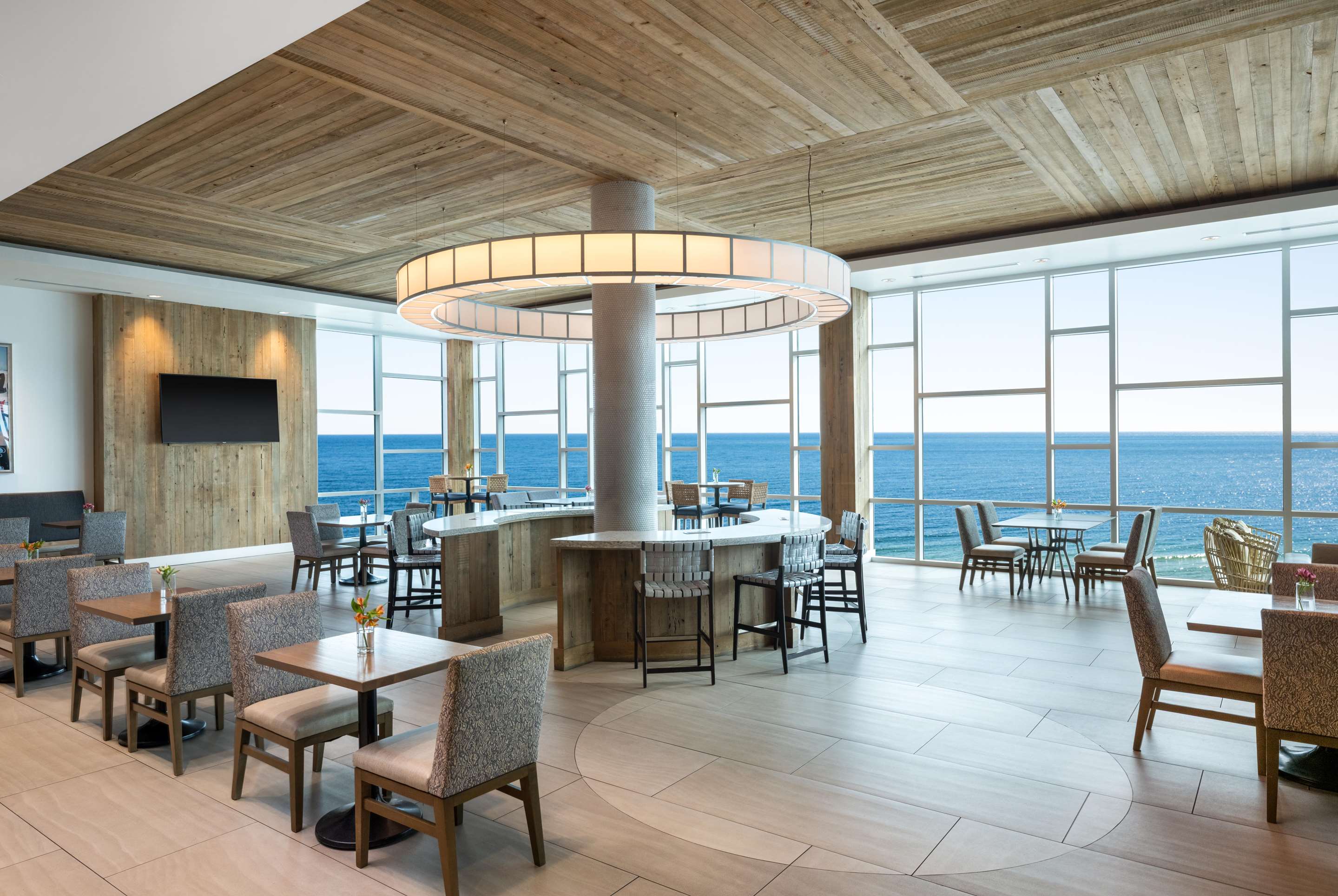 Lobby/Dining Area | Best Western Premier The Tides
