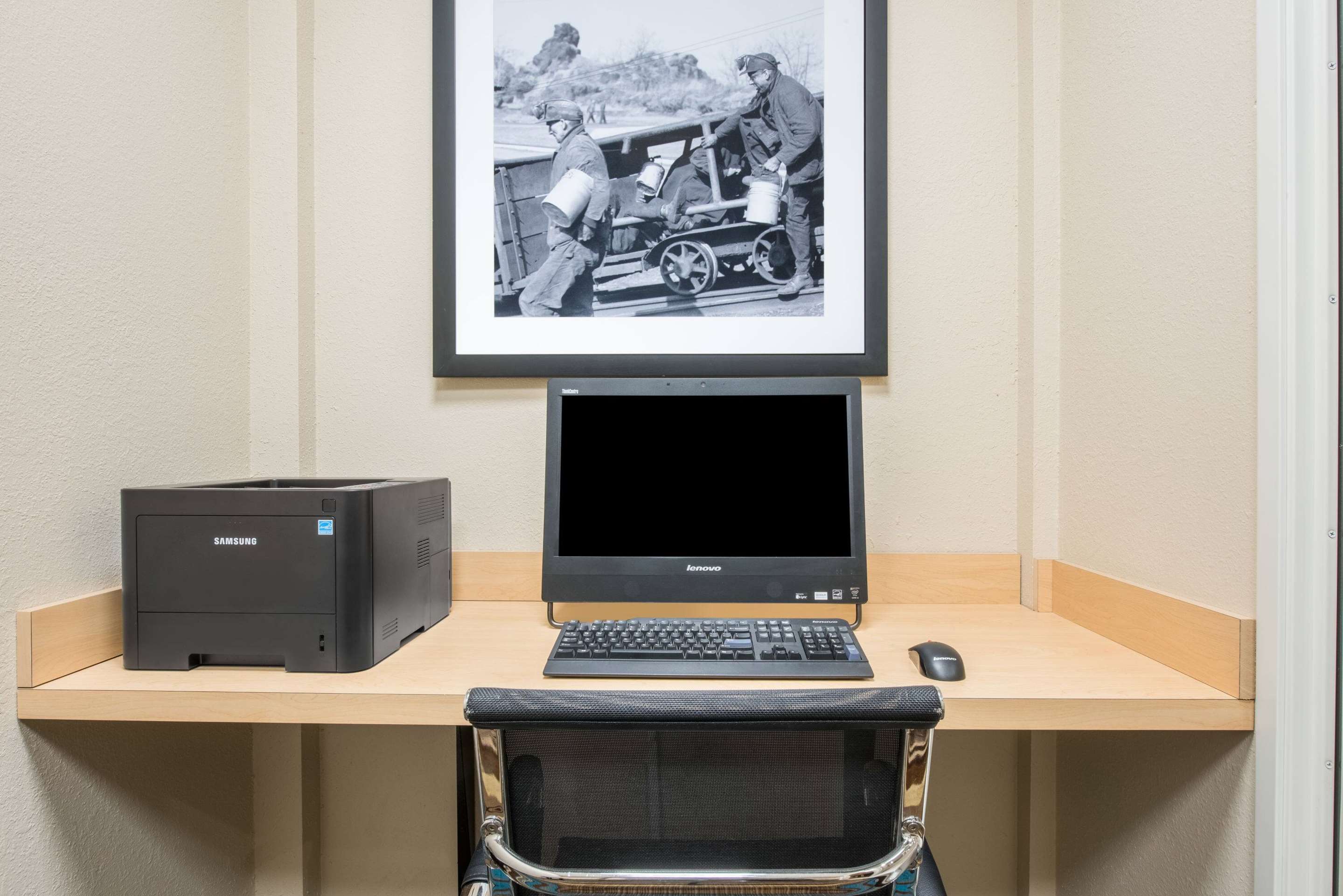 Business Center | Hawthorn Suites by Wyndham Bridgeport/Clarksburg