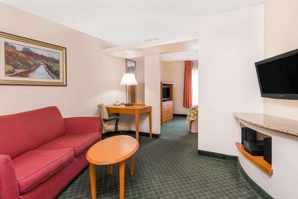  - Baymont Inn & Suites Lithia Springs - I-20, Exit 44