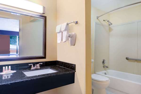  - Days Inn East Knoxville - I-40, Exit 394