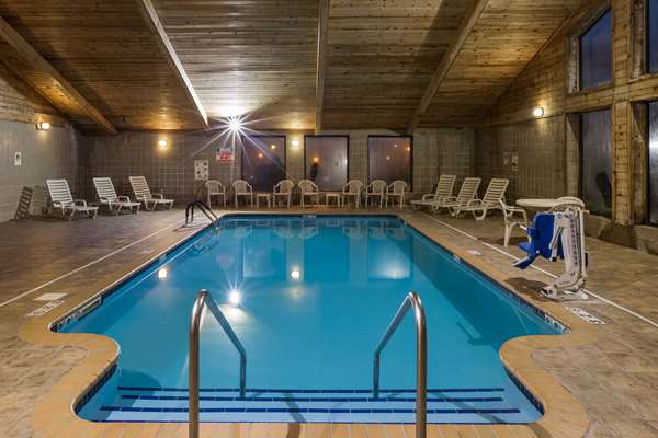 Pool - Ramada Hotel Airport Platte City
