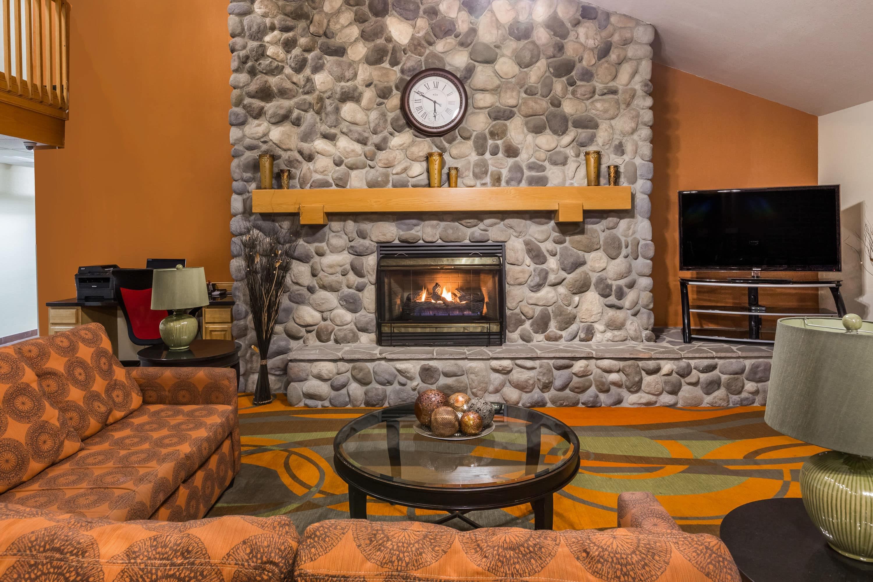Lobby | Ramada by Wyndham Platte City KCI Airport