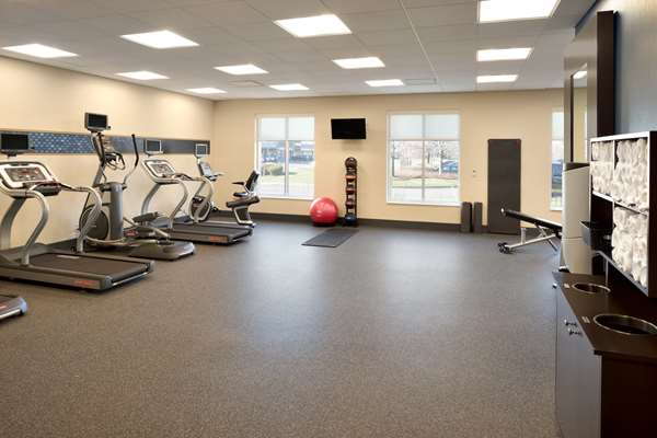 Fitness/ Exercise Room - Hampton Inn & Suites Rosemont