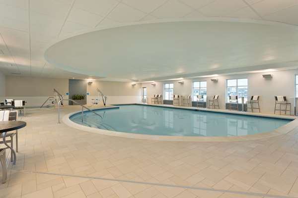 Pool - Hampton Inn & Suites Rosemont