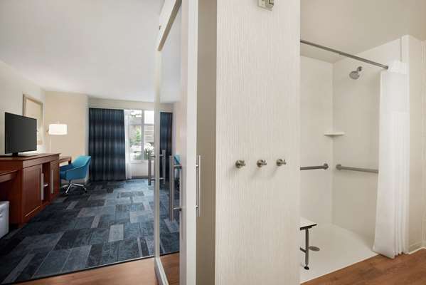  - Hampton Inn & Suites Rosemont