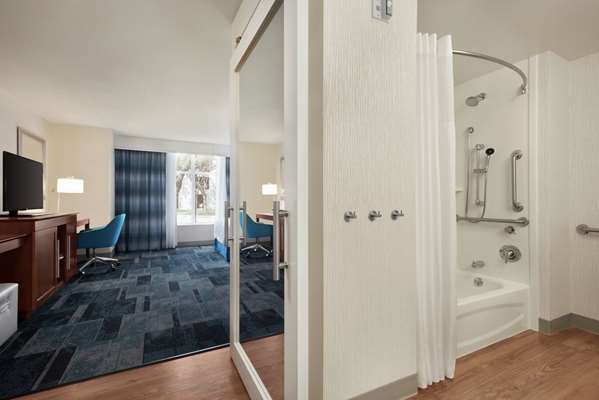  - Hampton Inn & Suites Rosemont