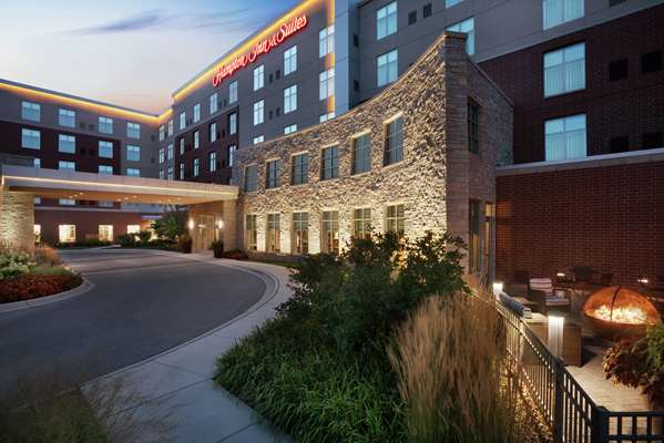 Exterior view - Hampton Inn & Suites Rosemont