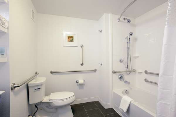  - Hampton Inn & Suites Cincinnati - I-71, Exit 12