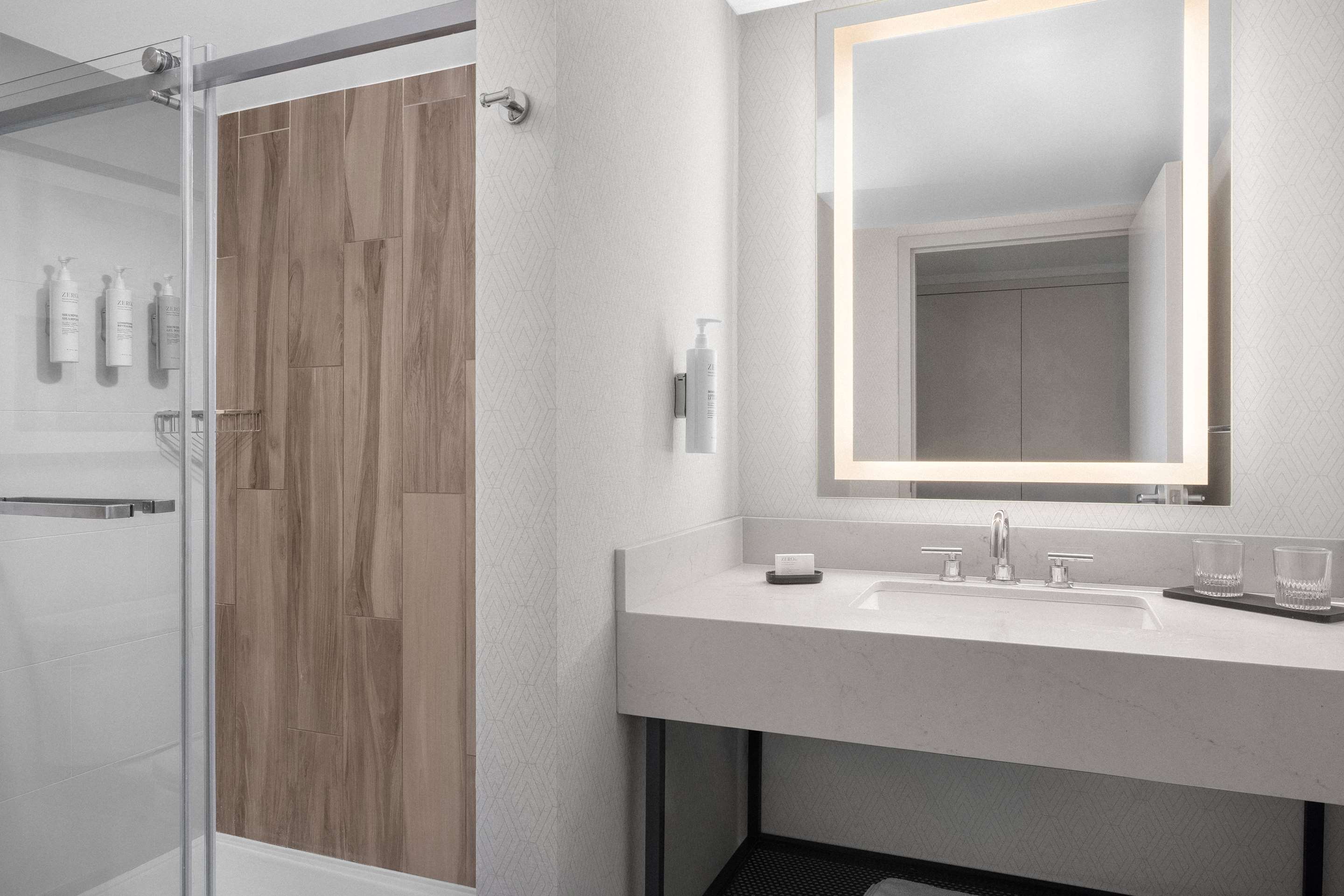 Guest room bath